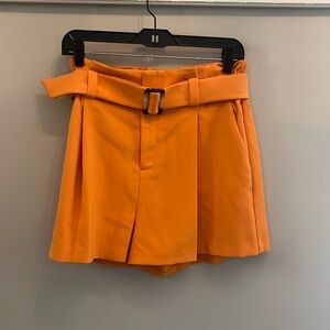 Nine West belted paper bag shorts size medium